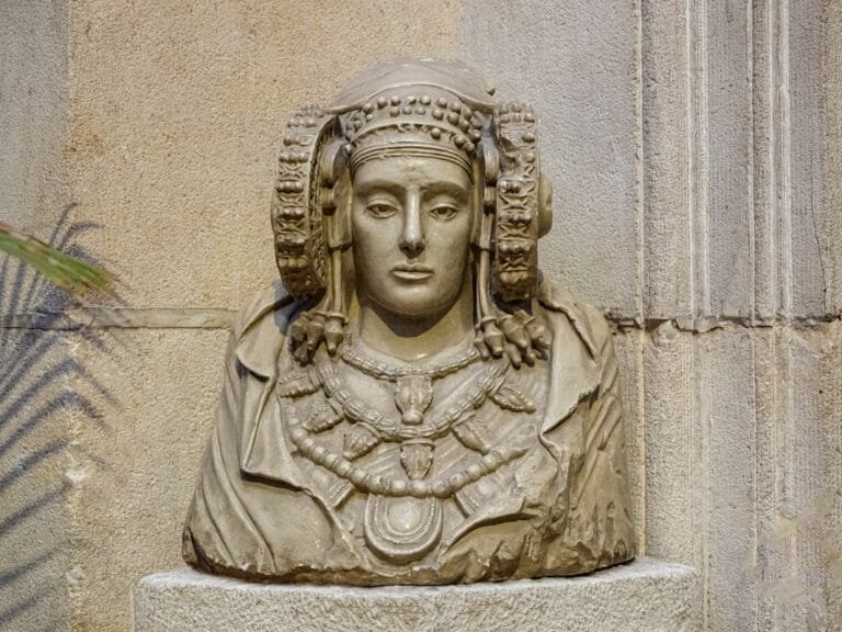 La Leyenda de la Dama de Elche: Historia de una misteriosa estatua ibérica con poderes sobrenaturales – Relatando Terror y Leyendas